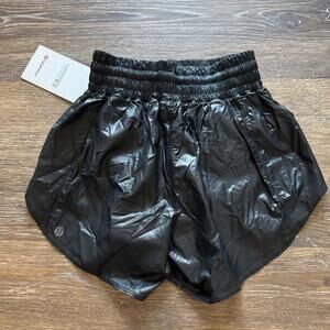 Lululemon Hotty Hot Short High Rise 4” Matte Sheen Black Size 0 NWT